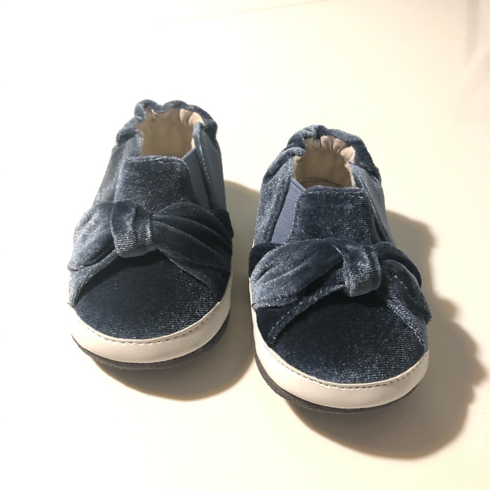 Robeez blue velvet sneakers with bow